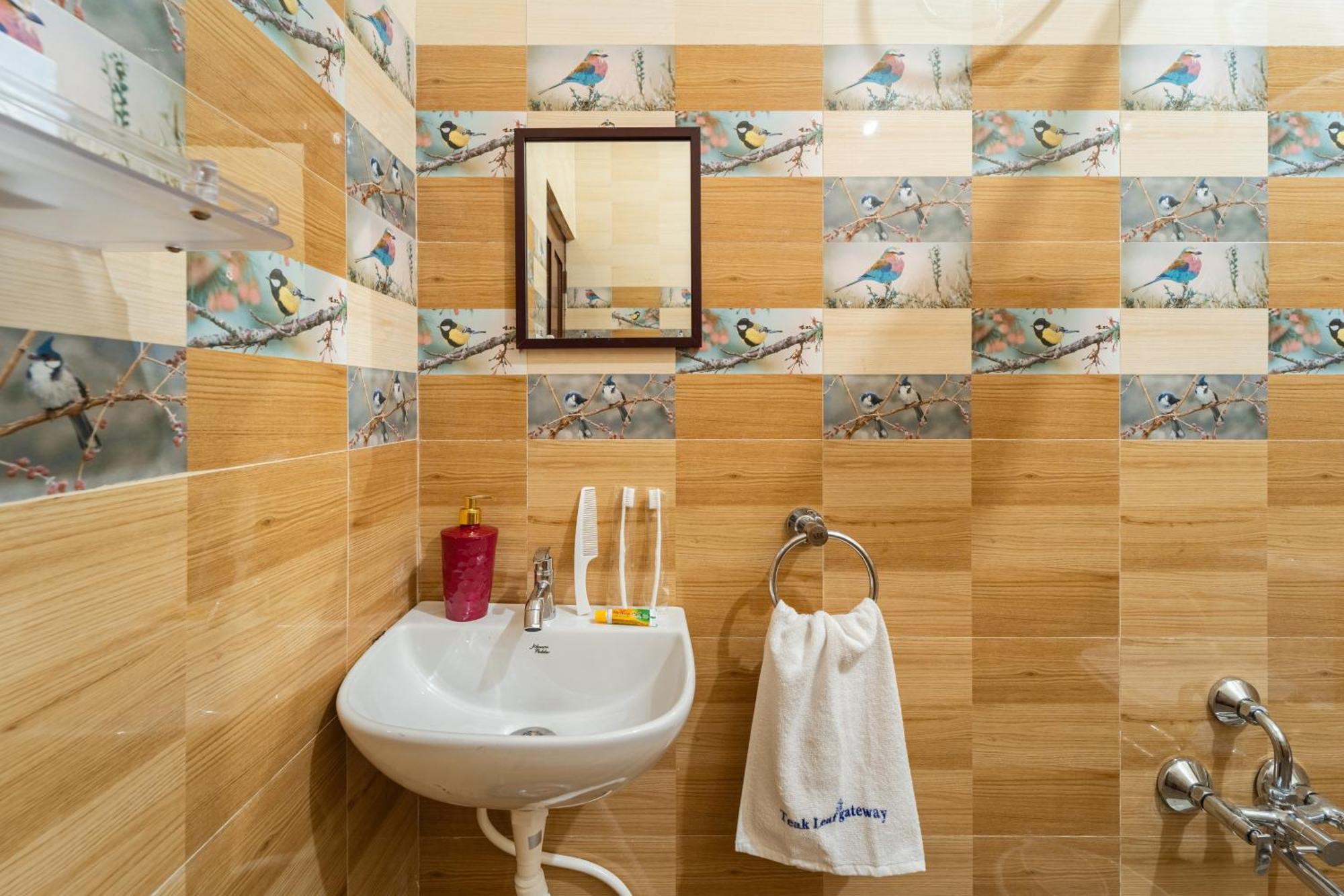 Teak Leaf Gateway Villa With Swimming Pool Indoor Games Kālapettai Exterior foto